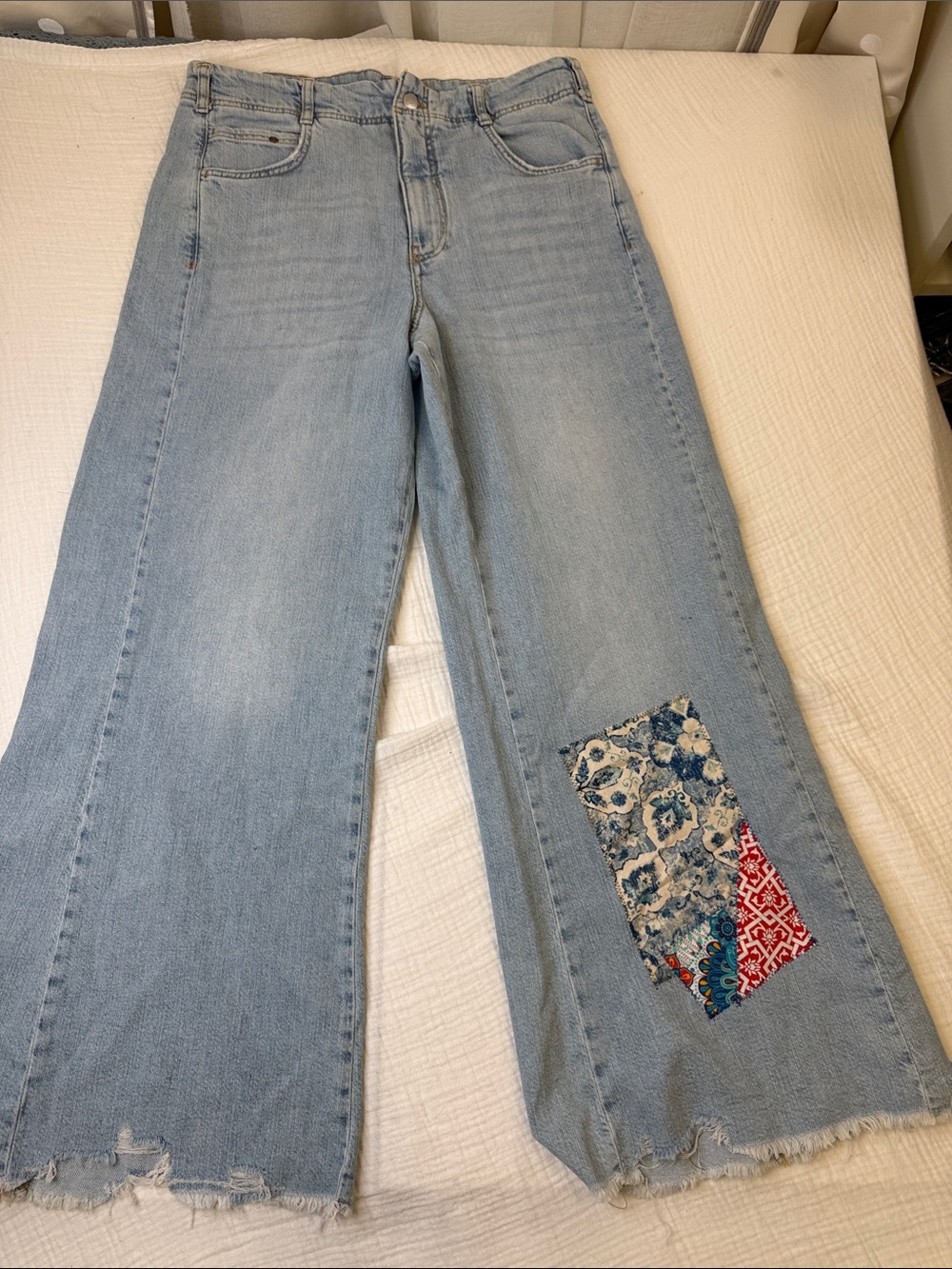 NWOT..Pilcro Light Blue Wide-Leg Jeans with Floral & Red Patchwork
